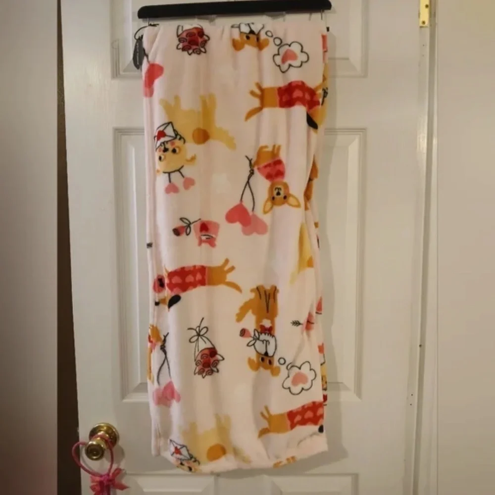 NWT Betsey Johnson Puppy Dog Love Hearts Plush Throw Blanket